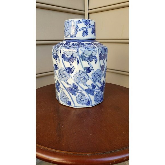 4 Jars, 8"inch Vintage Blue and White Ginger Jar Flowers Motif Spiral Form Shape - Picture 11 of 12